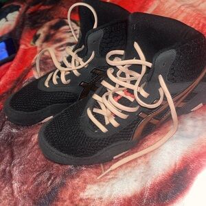 Wrestling shoes
